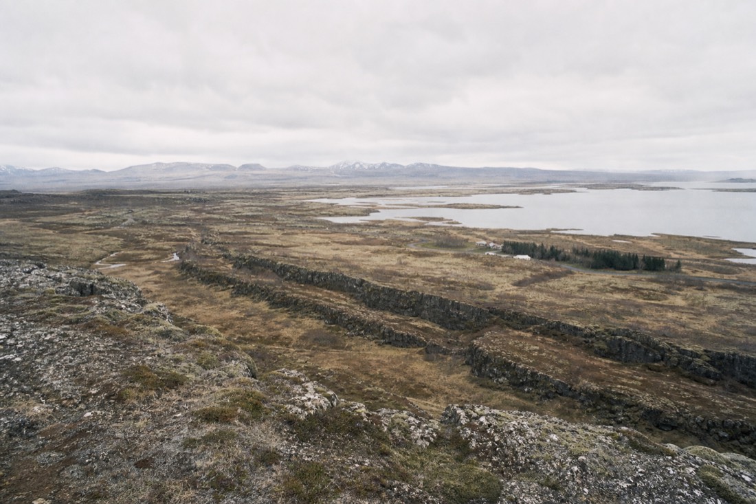 View from the Hakið viewpoint over the Þingvellir rift valley and lake Þingvallavatn under a flat overcast sky